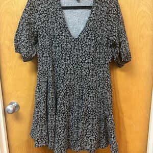 Universal Thread Black Floral Puff Sleeve Mini Dress